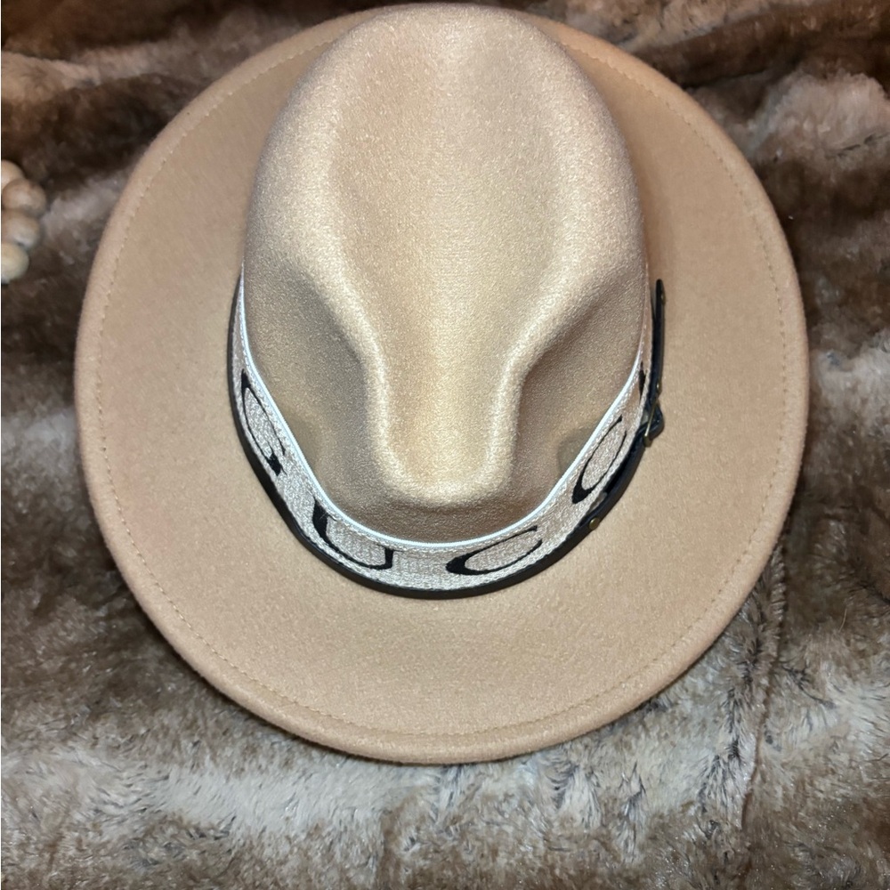 Beige Fedora with Gucci Logo Band - Picture 6 of 8